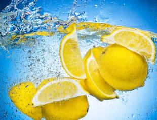 Отбеливание зубов в домашних условиях с помощью лимона: польза и вред, описание процедуры